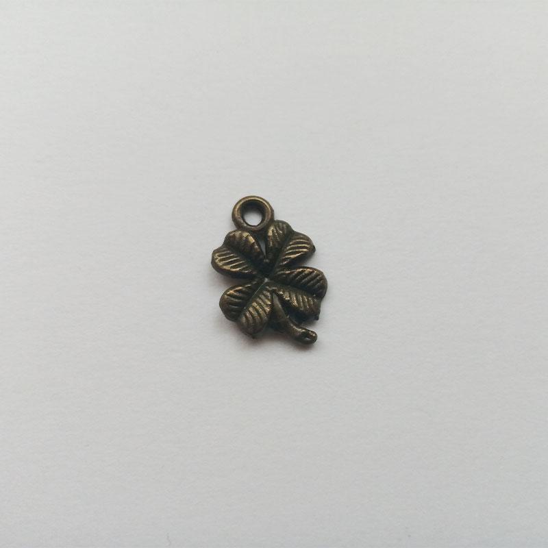 Fém függő bronz színű szerencsehozó négylevelű lóhere charm fityegő